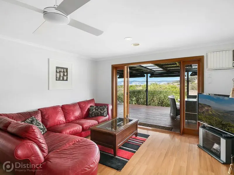 118 Jackie Howe Crescent, Macarthur, photo 3