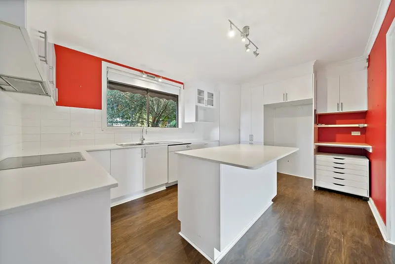 80 Walker Crescent, Narrabundah, photo 3