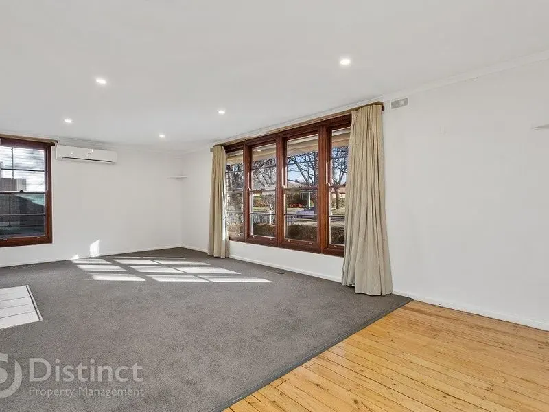 19 Bundeela Street, Narrabundah, photo 3