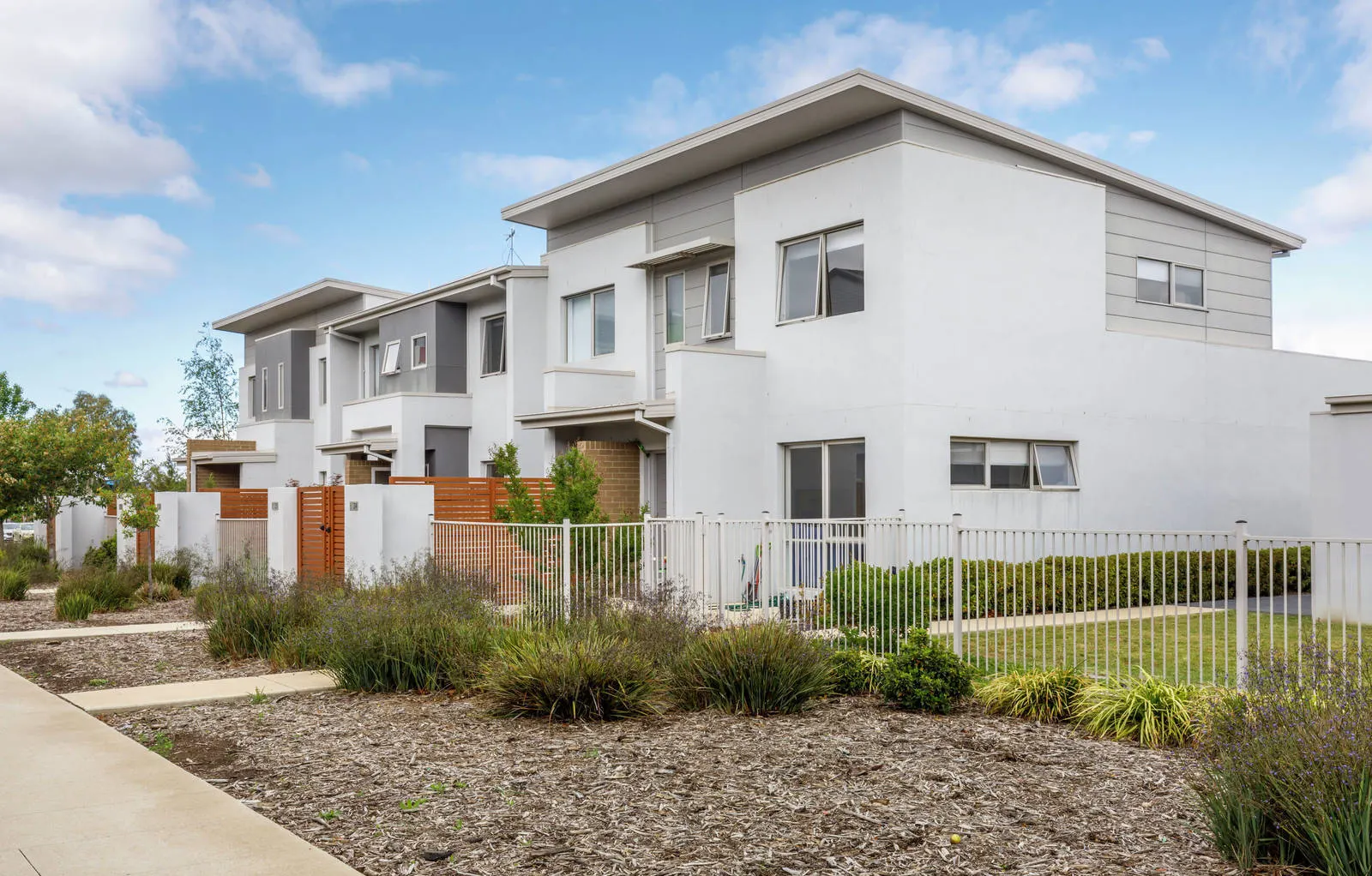 24/20 Clare Burton Crescent, Franklin, photo 1