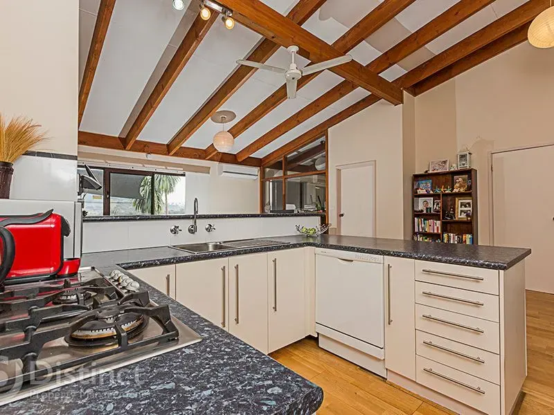 27 Holden Crescent, Wanniassa, photo 2