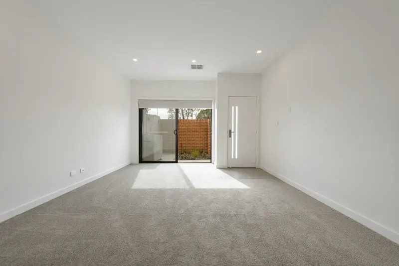 67/45 Athlon Drive, Greenway, photo 5
