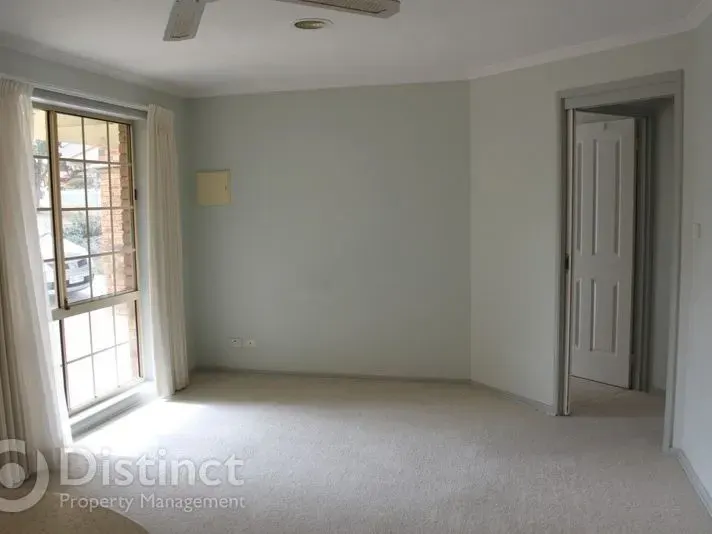 1/2 Koorong Place, Queanbeyan West, photo 4