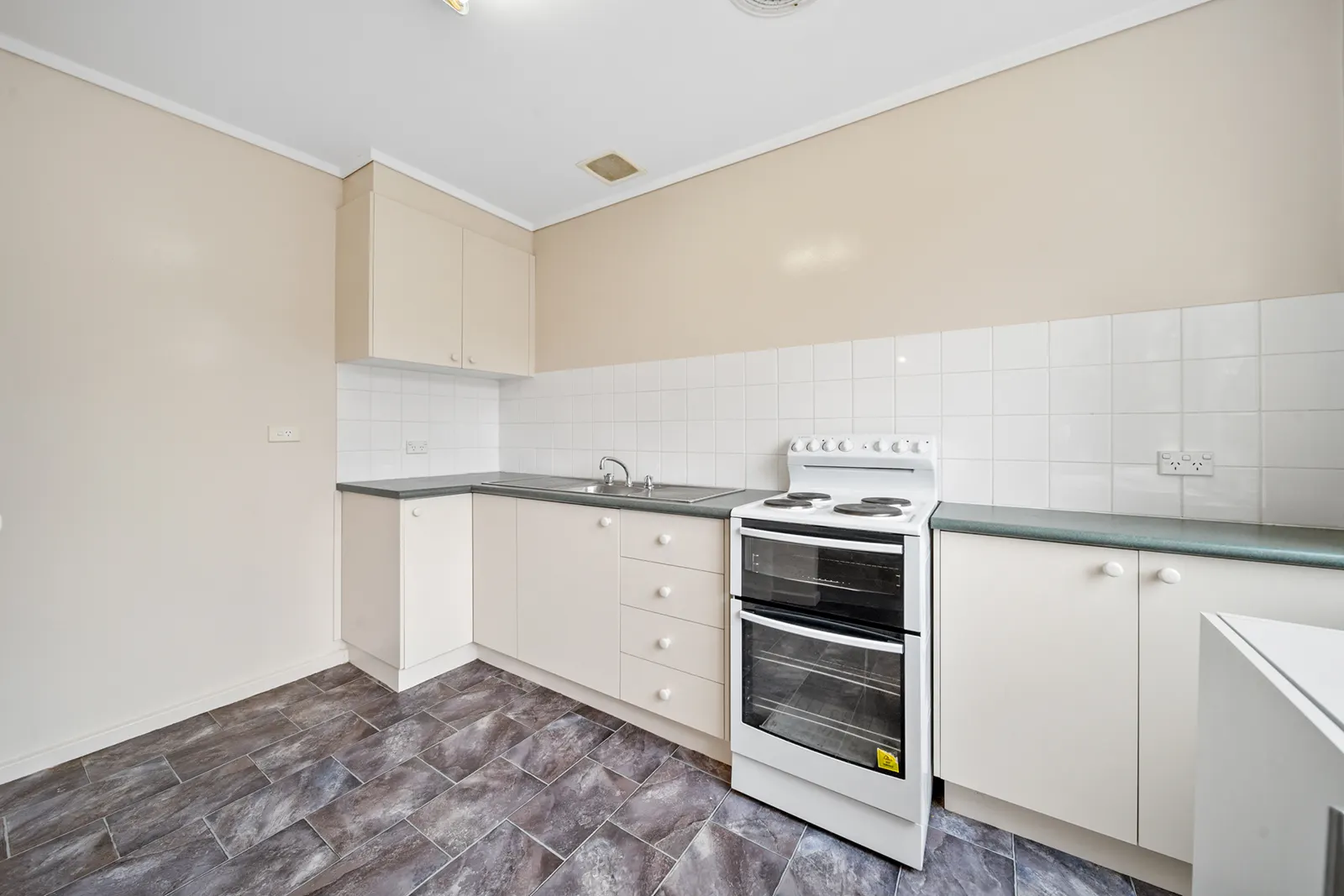 6 Tom Place, Charnwood, photo 1