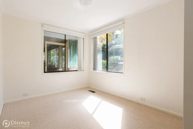 5 Simon Place, Kambah, photo 8