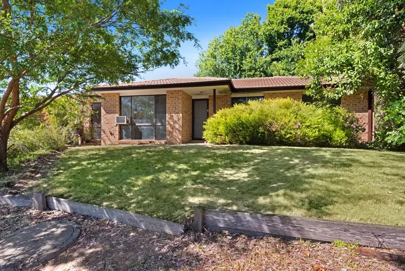6 Benson Crescent, Calwell