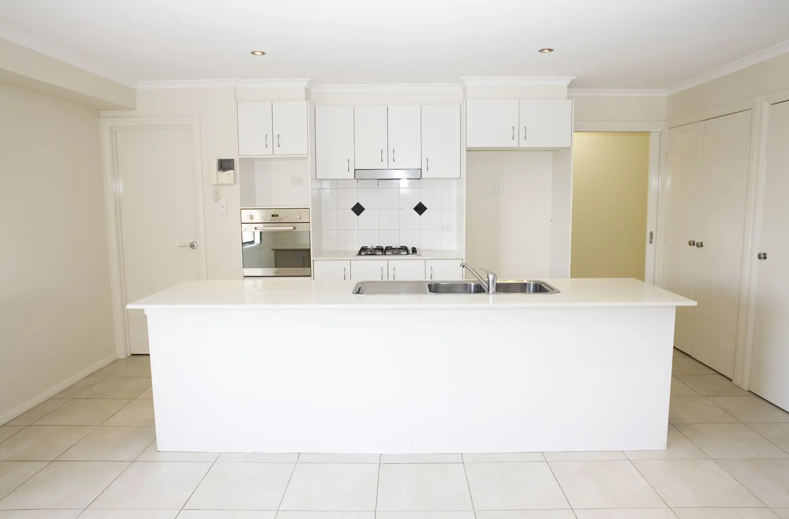 115 Anthony Rolfe Avenue, Gungahlin, photo 1