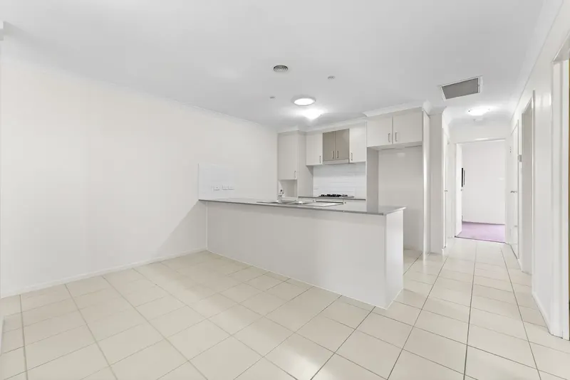 18/4 Lawrenson Circuit, Jacka