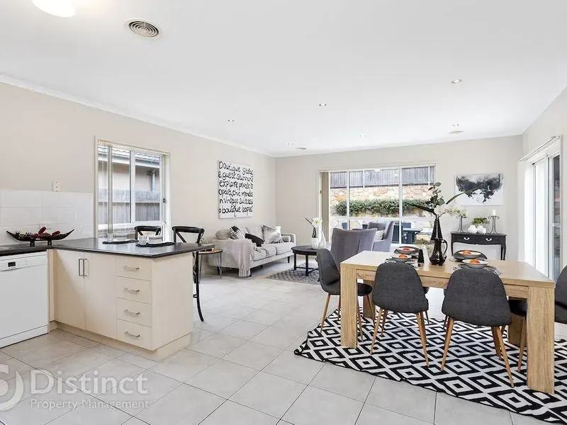 9 Helen Turner Street, Gungahlin, photo 2