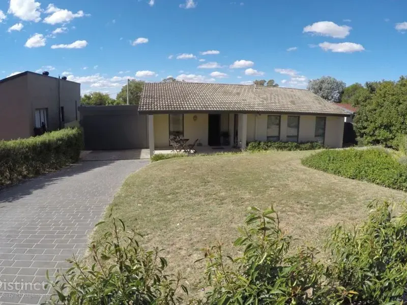 2 Rossarden Street, Fisher