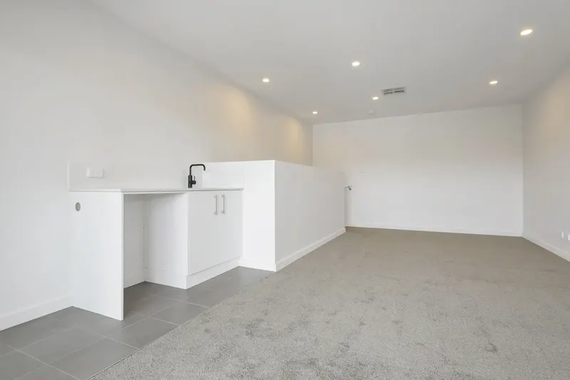 67/45 Athlon Drive, Greenway, photo 2