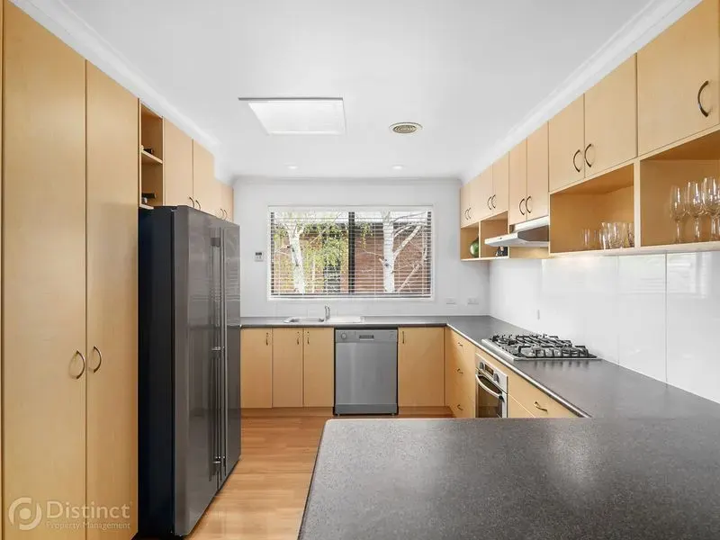 118 Jackie Howe Crescent, Macarthur, photo 2