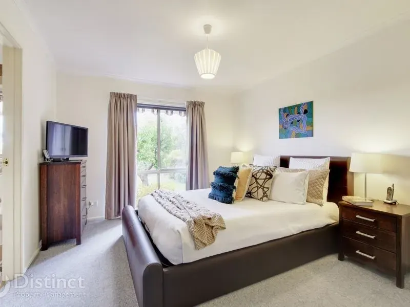 17 Whitty Crescent, Isaacs, photo 7