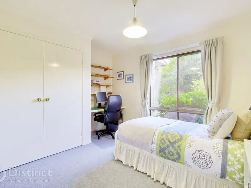 17 Whitty Crescent, Isaacs, photo 9