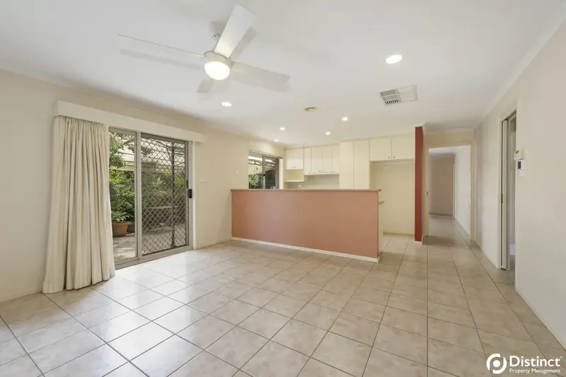 15 Leven Street, Amaroo, photo 3