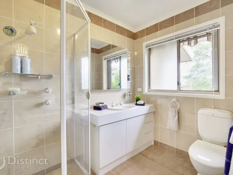 17 Whitty Crescent, Isaacs, photo 8