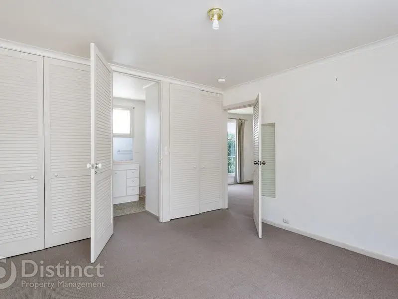 56 Schlich Street, Yarralumla, photo 9