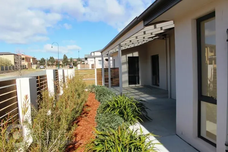 37 Dame Zara Street, Gungahlin, photo 2