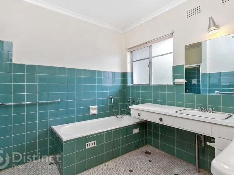 62 Captain Cook Crescent, Griffith, photo 12