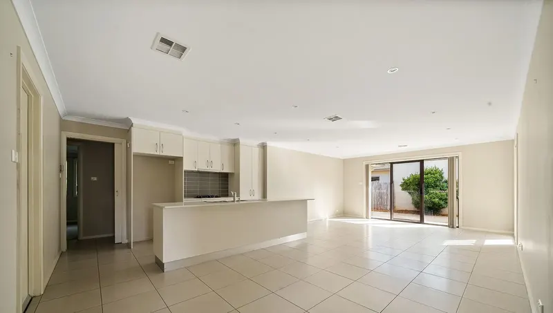 47 Errol Street, Crace, photo 2
