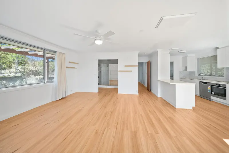18 Ardlethan Street, Fisher, photo 4