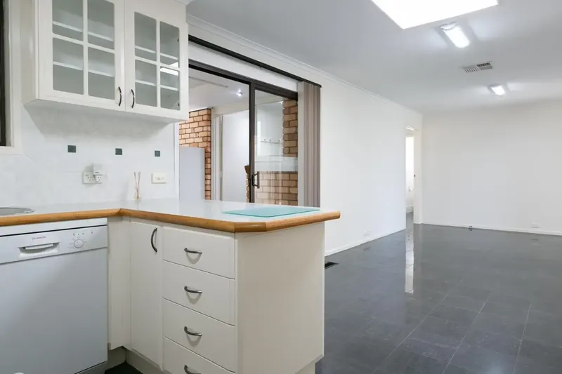 5 Simon Place, Kambah, photo 5