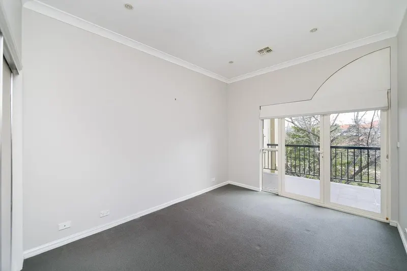 11/15 Fitzroy Crescent, Forrest, photo 3