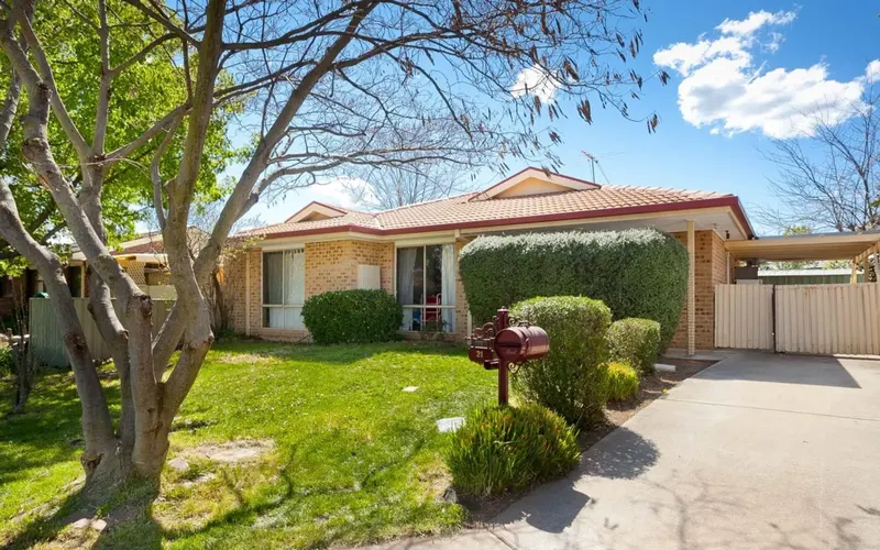 21 Thornhill Crescent, Dunlop, photo 5