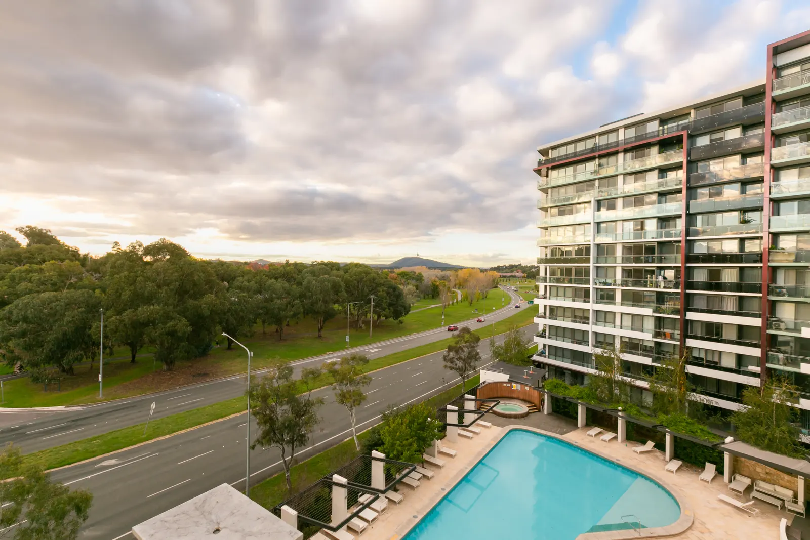 303/7 Irving Street, Phillip, photo 1