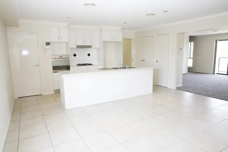 115 Anthony Rolfe Avenue, Gungahlin, photo 2