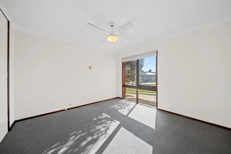 12 Ahern Place, Monash, photo 9