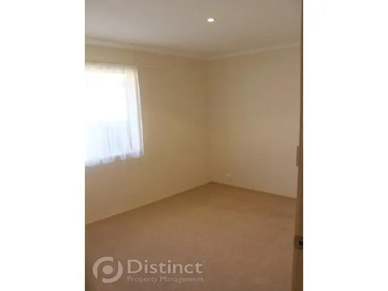 16 Riley Close, Ngunnawal, photo 9