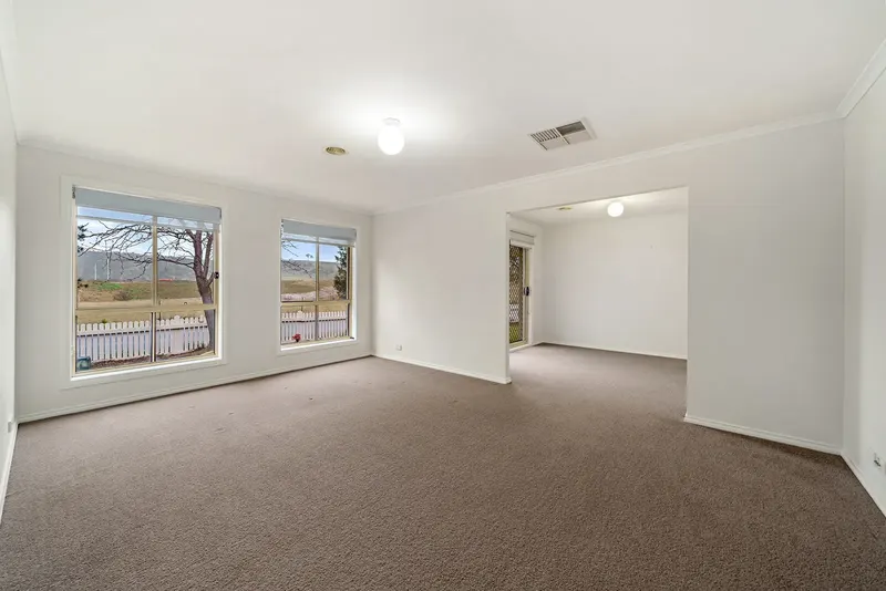 25 Bayside Court, Jerrabomberra NSW 2619, photo 3