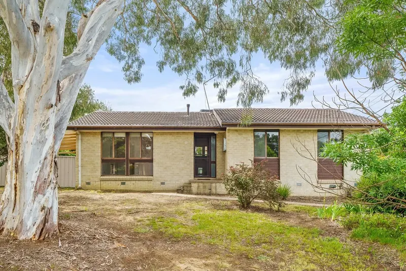 54 Castley Circuit, Kambah, photo 2