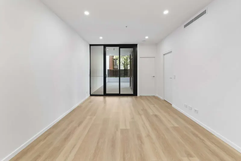 209/21 Captain Cook Crescent, Griffith, photo 5