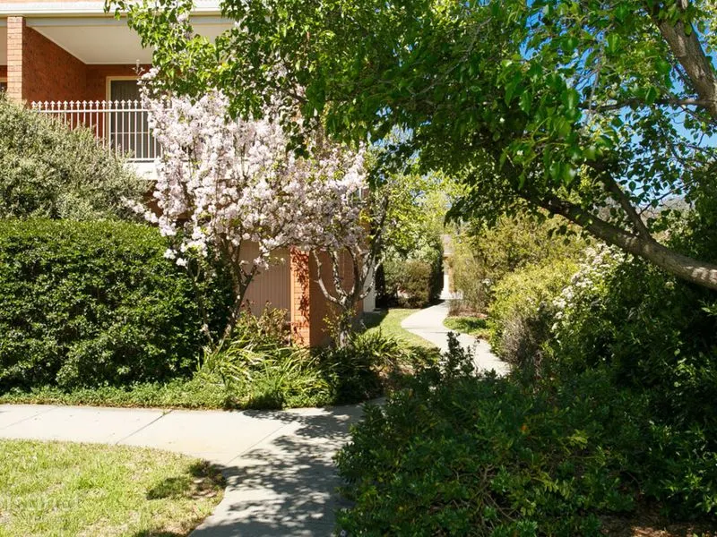 9/12 Albermarle Place, Phillip, photo 1