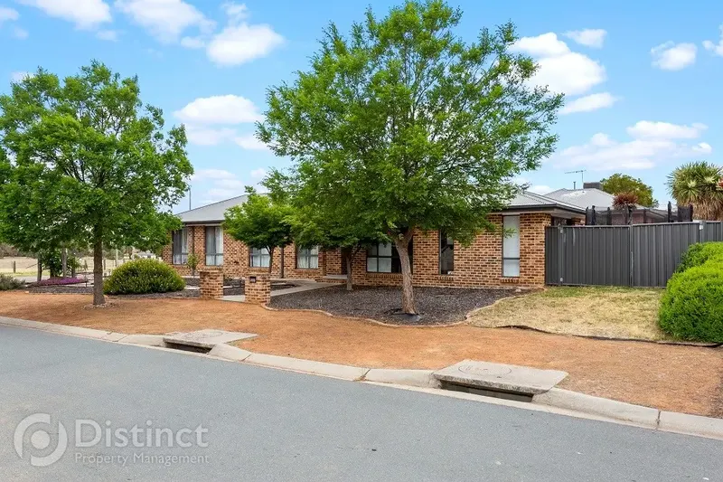 18 Hanrahan Crescent, Dunlop, photo 2