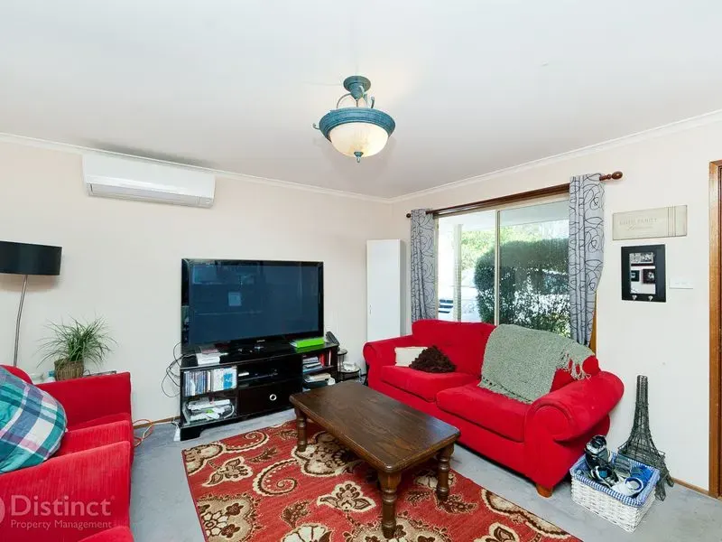 21 Thornhill Crescent, Dunlop, photo 4
