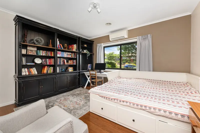 10 Hagelthorn Street, Farrer, photo 5