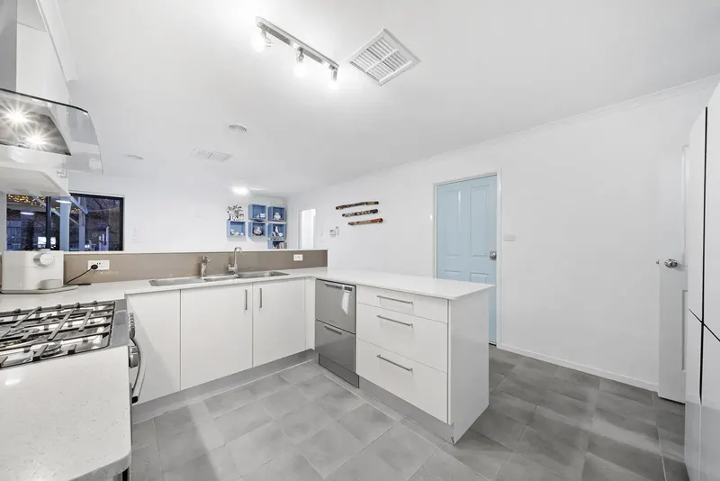 13 Diamond Street, Amaroo, photo 6