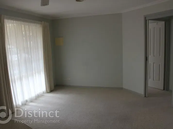 1/2 Koorong Place, Queanbeyan West, photo 6