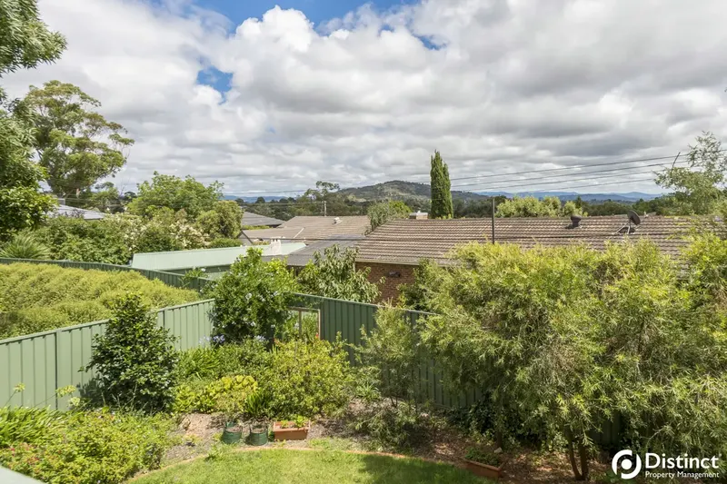44 Hawkesbury Crescent, Farrer, photo 2