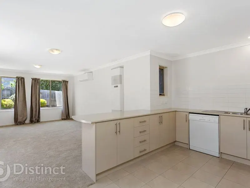 35 Constance Stone Street, Macgregor, photo 3