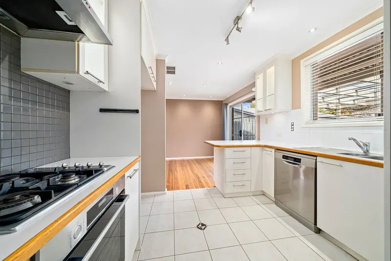 53 Lindrum Crescent, Holt, photo 5