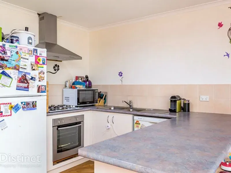 11 Lingiari Court, Ngunnawal, photo 2