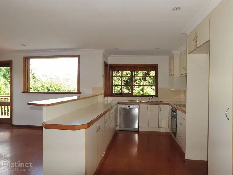 6 Caffyn Place, Garran, photo 2