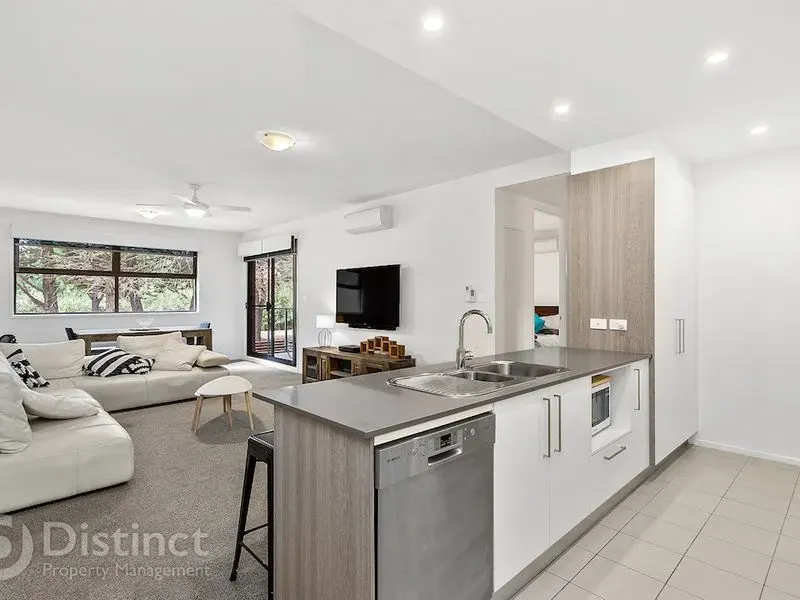 142/121 Easty Street, Phillip, photo 2