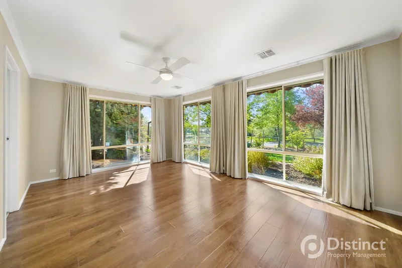 12 Arakoon Cres, Isabella Plains, photo 5