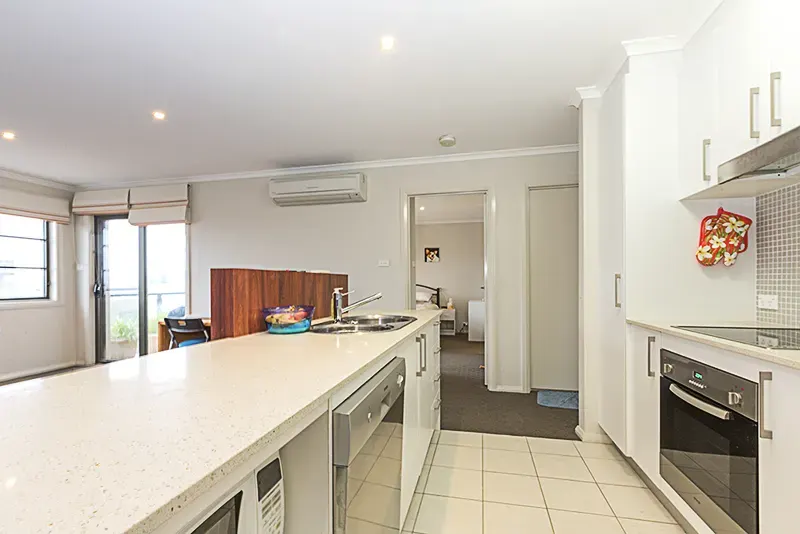 21/114 Athlon Drive, Greenway, photo 4