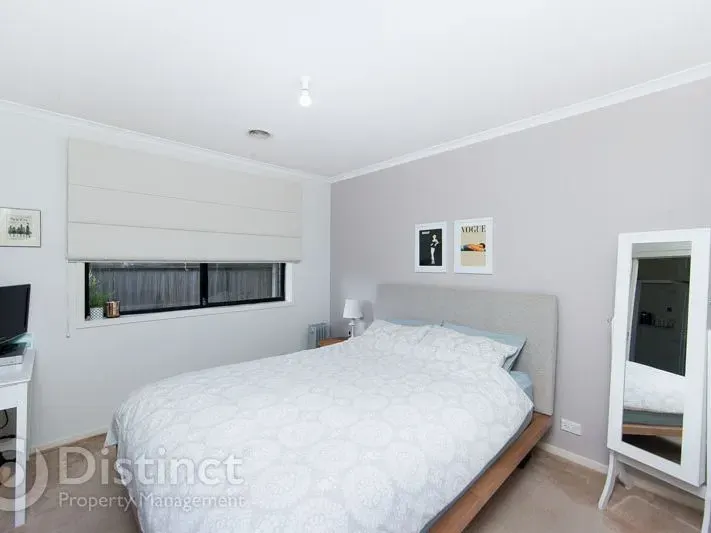 11 Swallow Street, Dunlop, photo 5